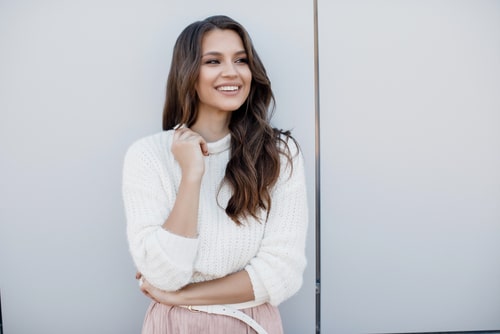 Young,Happy,Woman,Smiling,Outdoors,,Portrait,Of,A,Pretty,Woman