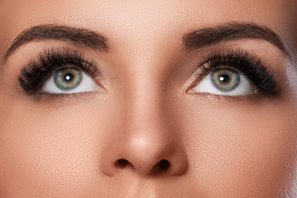 Female,Face,With,Beautiful,Eyebrows,And,Artificial,Eyelashes,For,Maximum
